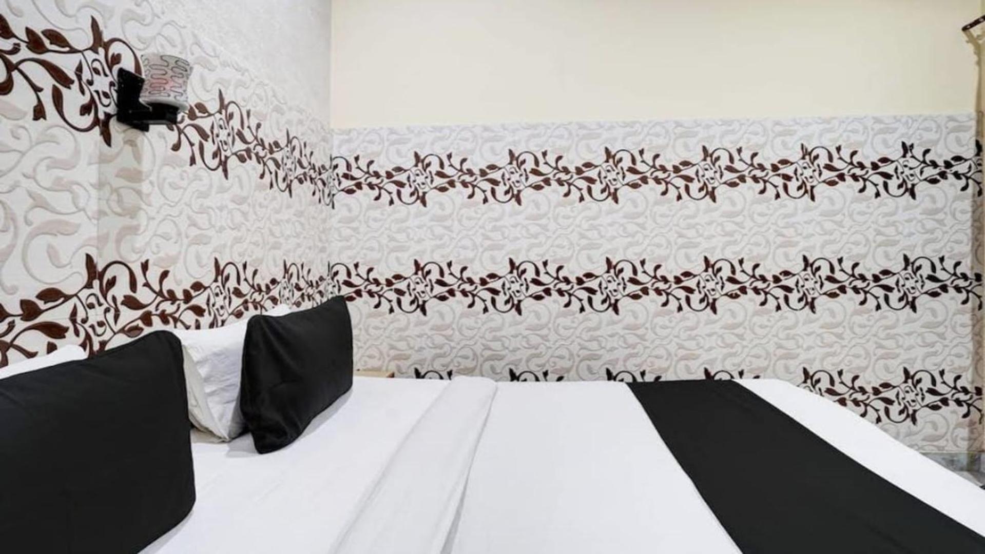 Pyrenees Homestay Agra  Exterior foto