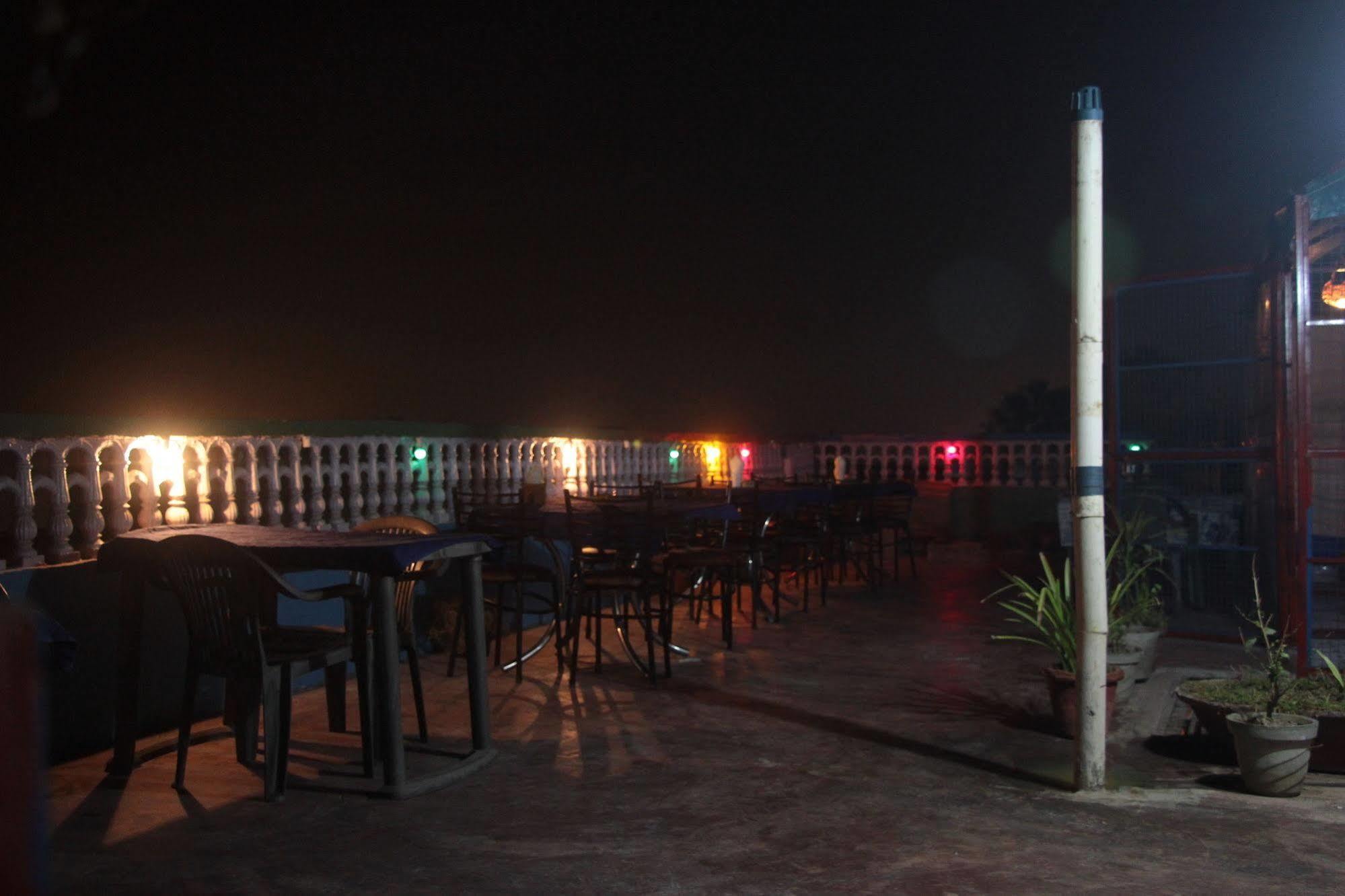 Pyrenees Homestay Agra  Exterior foto